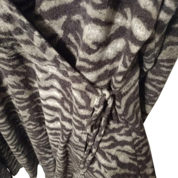 π
ΊKitten Soft Faux Wrap Rayon Blend Tiger Dress by Gilli Made USA Versatile - Picture 10 of 14